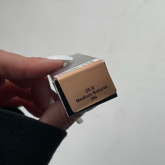 IT Cosmetics Concealer - Picture 3 of 3